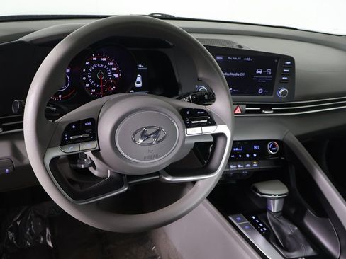 Used 2023 Hyundai Elantra SEL w/ Preferred Accessory Package image 22