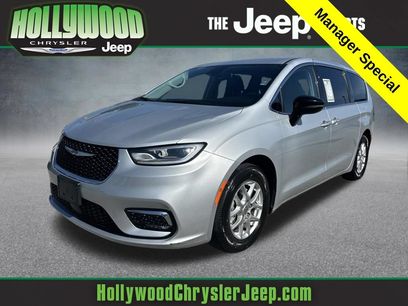 Used 2024 Chrysler Pacifica Touring-L