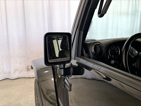 Used 2017 Jeep Wrangler Unlimited Rubicon image 10