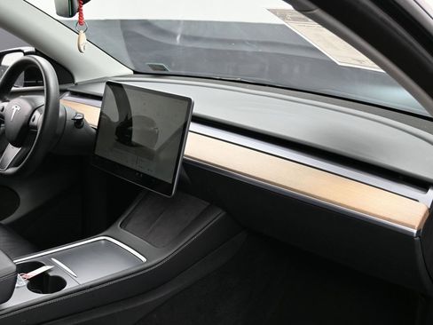 Used 2023 Tesla Model Y Long Range image 38