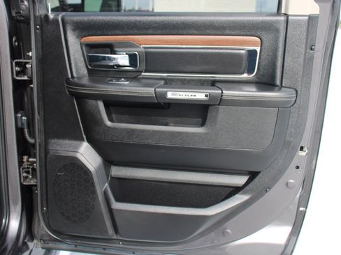 Used 2018 RAM 1500 Laramie image 19