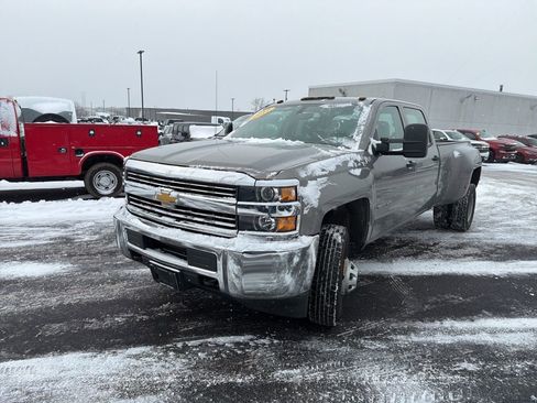 Used 2017 Chevrolet Silverado 3500 W/T w/ Snow Plow Prep Package image 4