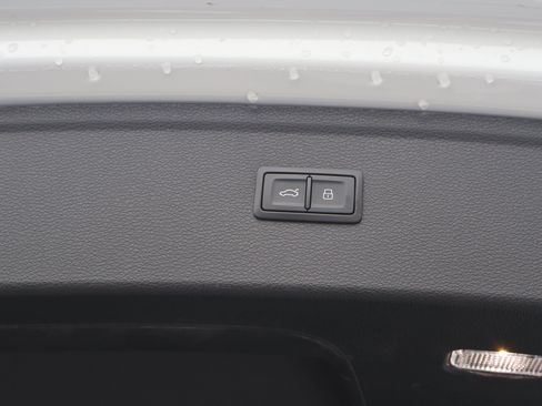 Used 2023 Audi Q5 e Prestige AWD/4WD image 25