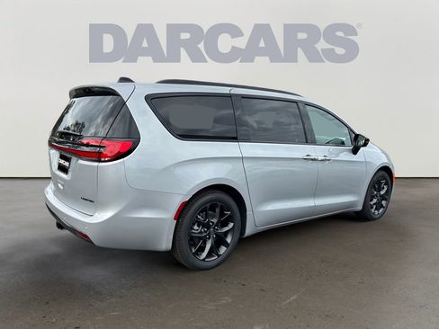 New 2026 Chrysler Pacifica Limited w/ S Appearance Package image 7