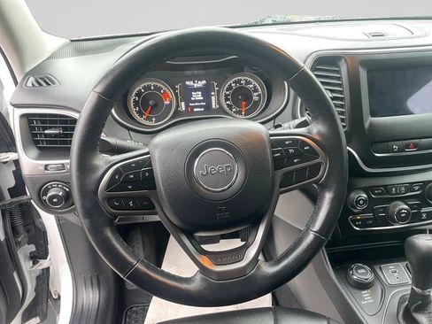 Used 2020 Jeep Cherokee Latitude Plus w/ Cold Weather Group AWD/4WD image 25