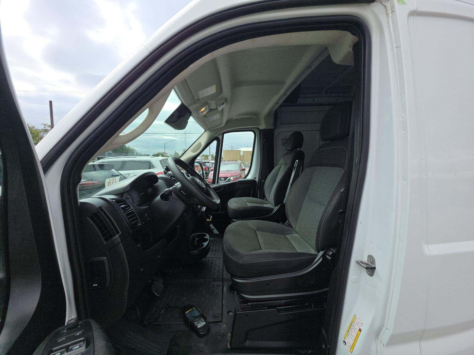 Used 2024 RAM ProMaster 2500 w/ Convenience Group FWD image 5