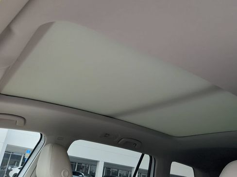 Used 2023 Volkswagen Atlas SE w/ Panoramic Sunroof Package FWD image 24