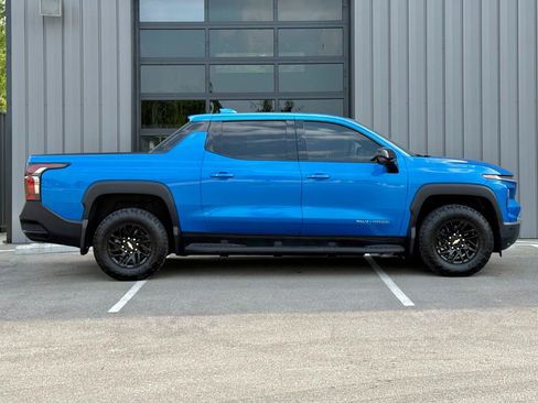 Used 2026 Chevrolet Silverado EV LT AWD/4WD image 3