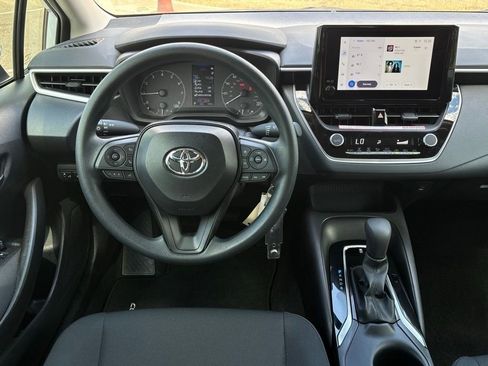 Certified 2025 Toyota Corolla LE image 9