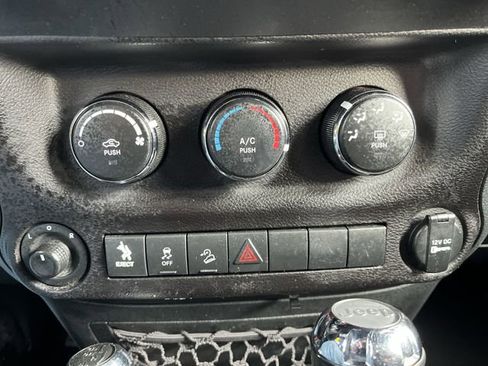 Used 2018 Jeep Wrangler Unlimited Sport S AWD/4WD image 17