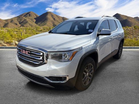 Used 2017 GMC Acadia SLT FWD image 2