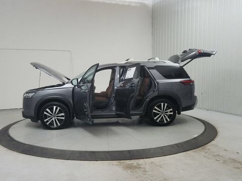 Used 2024 Nissan Pathfinder Platinum FWD image 13