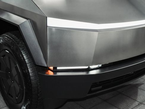 Used 2025 Tesla Cybertruck AWD Crew Cab image 76