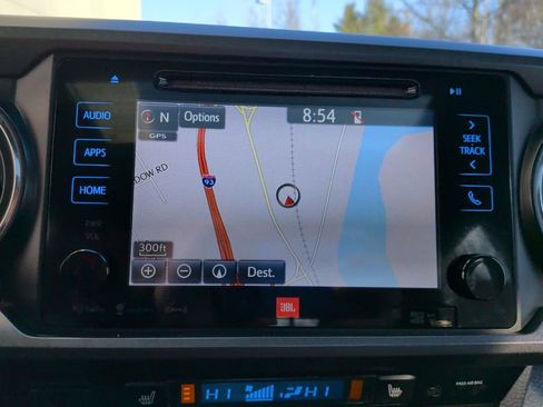 Used 2018 Toyota Tacoma TRD Off-Road image 28