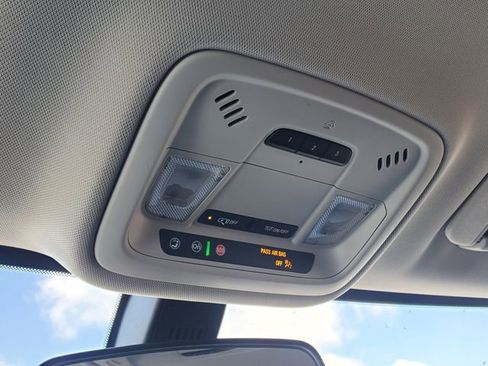 Certified 2021 Chevrolet Traverse LT FWD image 36