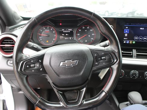 Used 2024 Chevrolet Trax RS w/ Driver Confidence Package FWD image 12