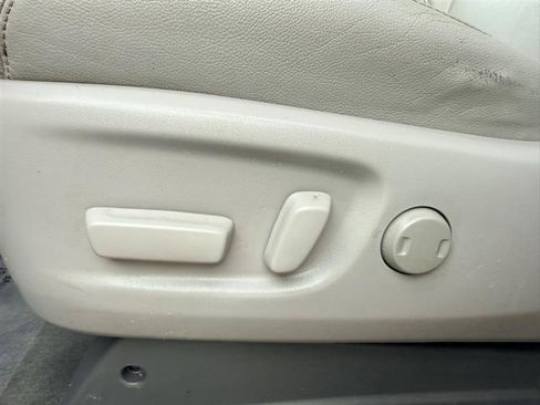 Used 2015 Toyota Sienna XLE Premium FWD image 36