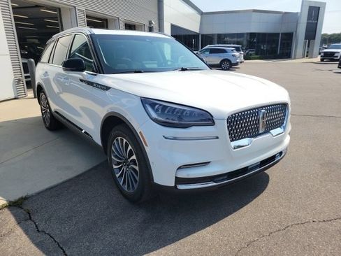 Certified 2023 Lincoln Aviator Reserve w/ Equipment Group 201A AWD/4WD image 3
