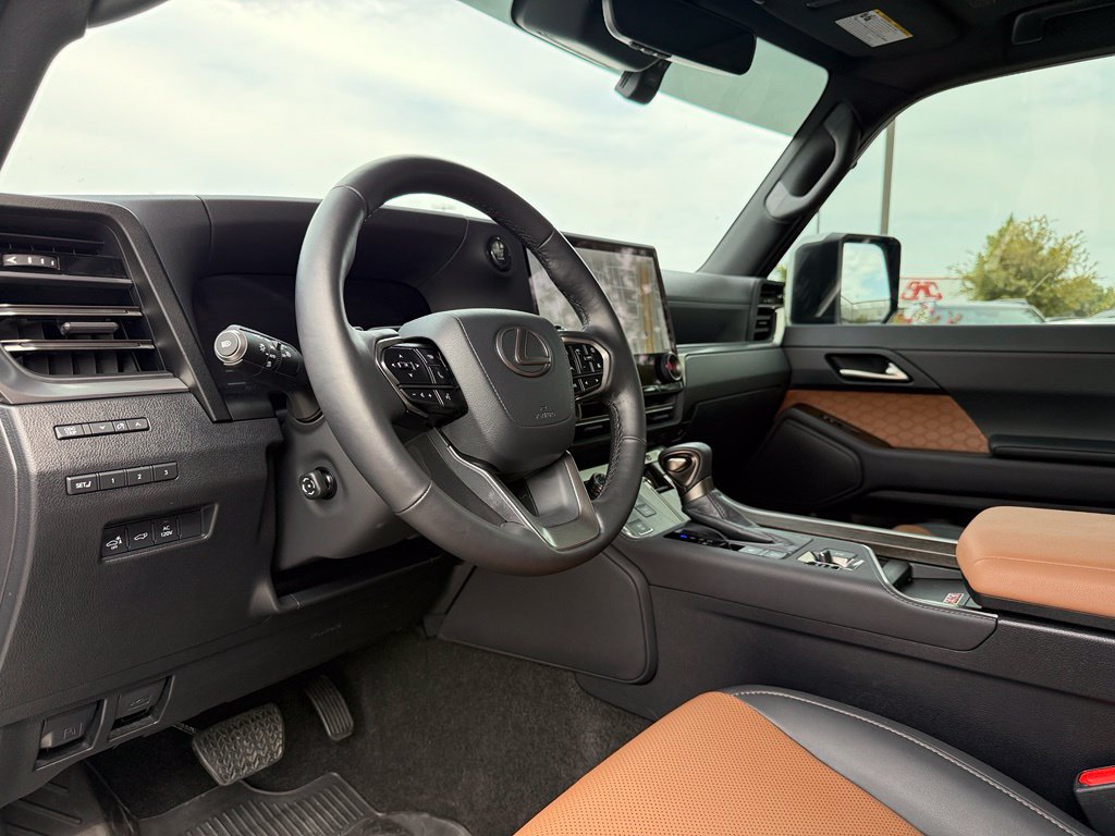 Used 2026 Lexus GX 550 w/ Accessory Package (2T) AWD/4WD image 9