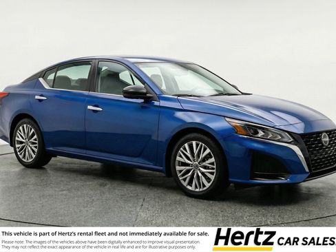 Used 2025 Nissan Altima 2.5 SV image 1