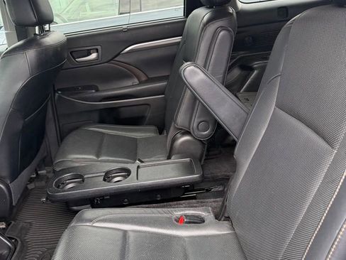 Used 2017 Toyota Highlander Limited image 7