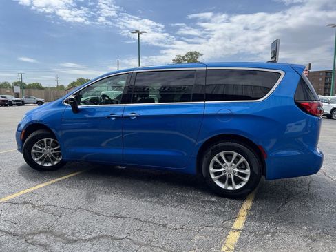 Used 2026 Chrysler Pacifica Select AWD/4WD image 10
