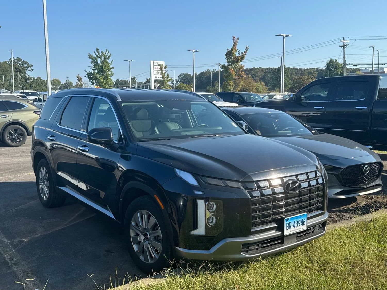 Used 2024 Hyundai Palisade SEL FWD image 2