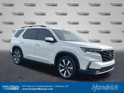 Certified 2025 Honda Pilot Touring image 1