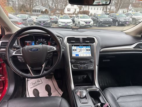 Used 2017 Ford Fusion SE w/ Fusion SE Technology Package image 22