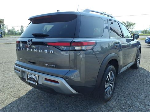 Used 2025 Nissan Pathfinder SL AWD/4WD image 4