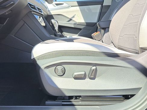New 2026 Volkswagen Taos SE FWD image 21