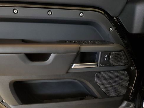 Used 2024 Land Rover Defender 110 X image 10