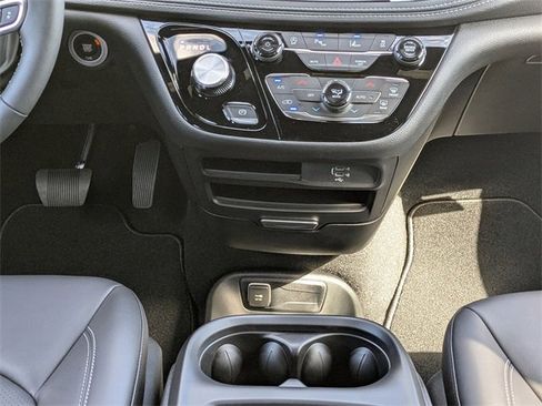 New 2026 Chrysler Pacifica Select image 19