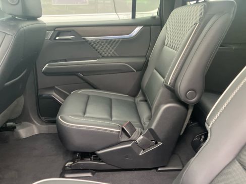 Used 2025 GMC Acadia Denali w/ Super Cruise Package FWD image 39