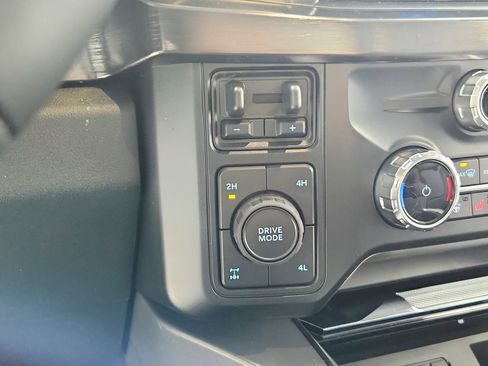 Used 2025 Ford F250 Lariat w/ Black Appearance Package AWD/4WD image 31