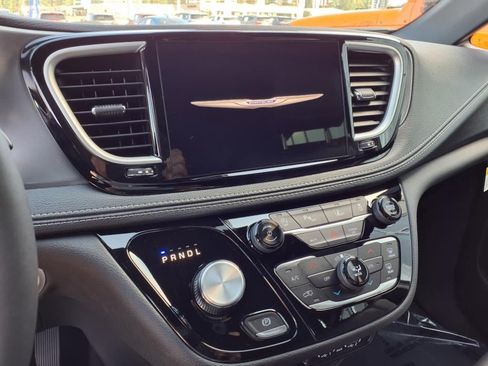 New 2025 Chrysler Pacifica Select image 15