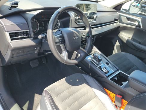 Used 2024 Mitsubishi Outlander SE FWD image 21