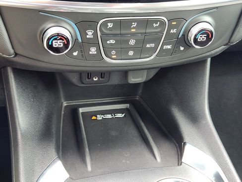 Used 2023 Chevrolet Traverse LT FWD image 15