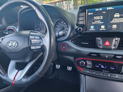 Used 2018 Hyundai Elantra GT Sport image 32