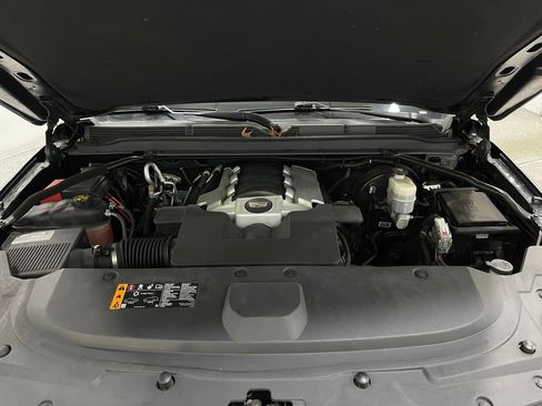 Used 2018 Cadillac Escalade ESV Luxury image 29