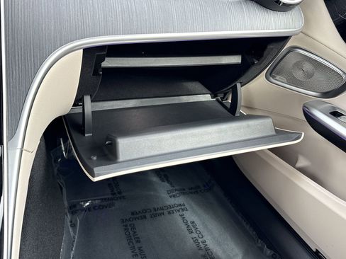 Used 2025 Mercedes-Benz C 300 Sedan image 26