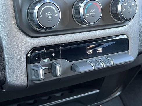 Used 2024 RAM 3500 Big Horn image 36