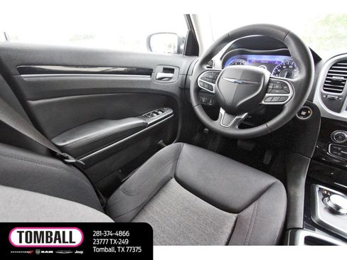 Used 2023 Chrysler 300 Touring w/ Sport Appearance Package RWD image 9
