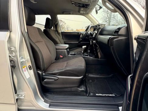 Used 2019 Toyota 4Runner TRD Off-Road AWD/4WD image 18