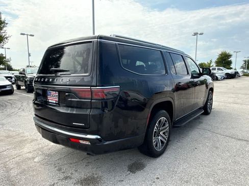 Used 2024 Jeep Wagoneer L Series II w/ Flexible Seating Group RWD image 5