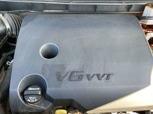 Used 2023 Chevrolet Traverse LT FWD image 11