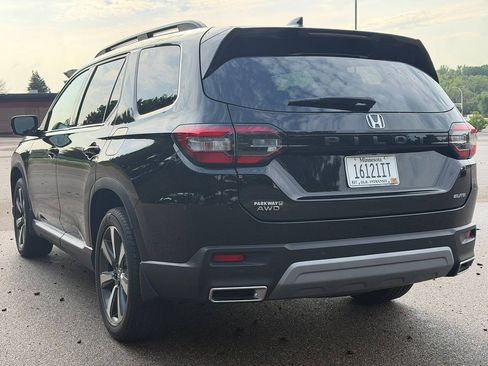 Used 2025 Honda Pilot Elite image 3