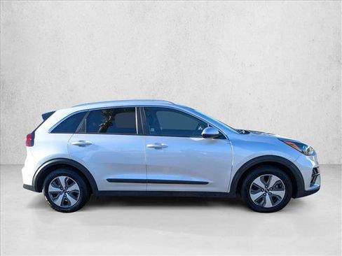 Used 2020 Kia Niro LX image 4