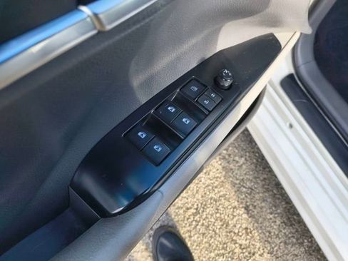 Used 2018 Toyota Camry LE image 16