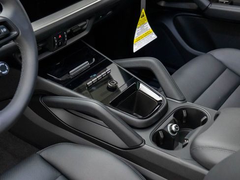 Certified 2025 Porsche Cayenne image 13